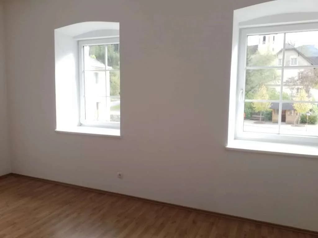 3-Zimmer-Wohnung mieten in Neunkirchen – 76,96 m², € 665 – Bild 2 von 4