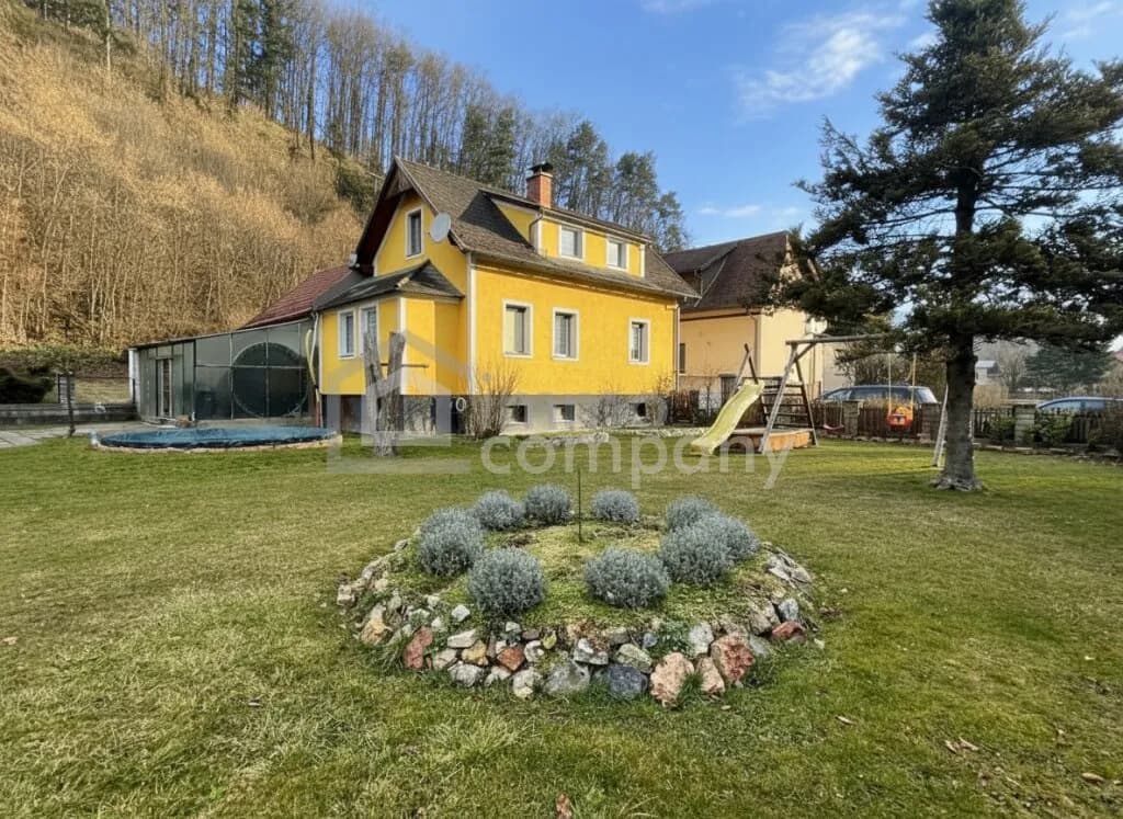 6-Zimmer-Haus kaufen in Neunkirchen – 150 m², € 325.000 – Bild 2 von 10