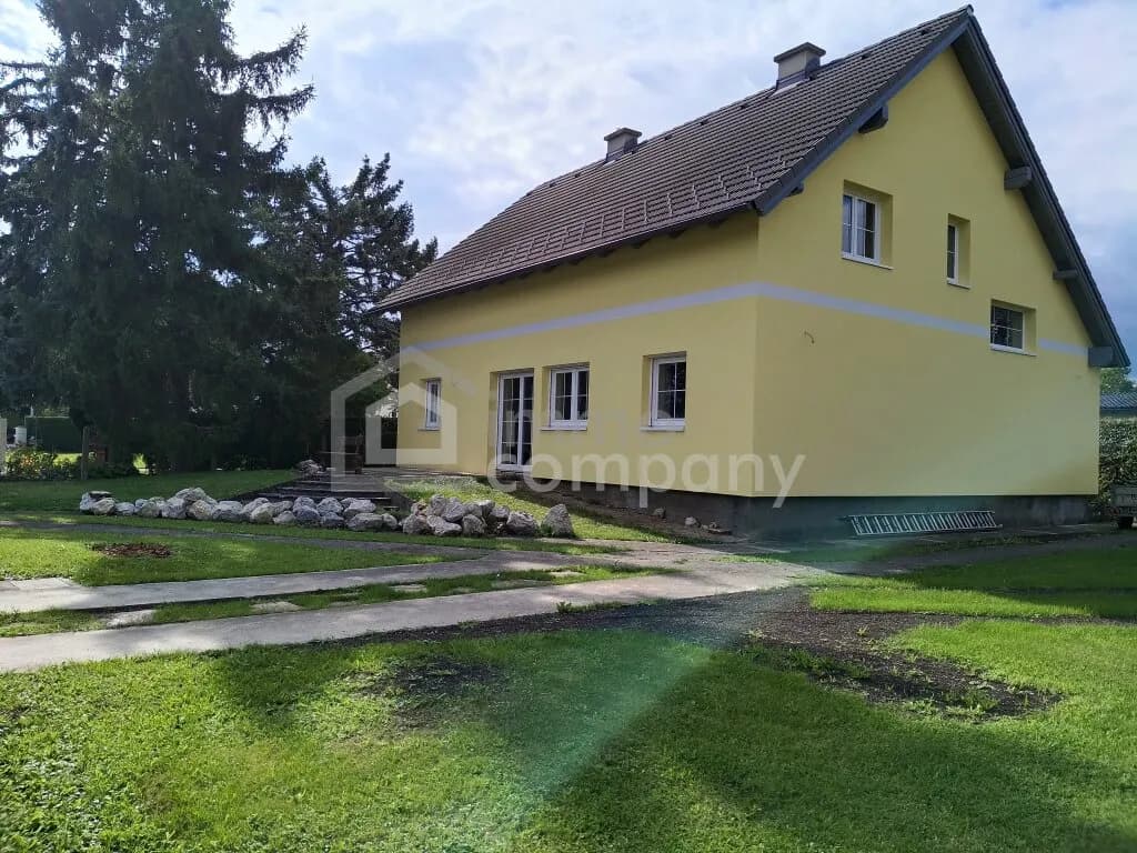 7-Zimmer-Haus kaufen in Neunkirchen – 169,2 m², € 320.000 – Bild 2 von 13