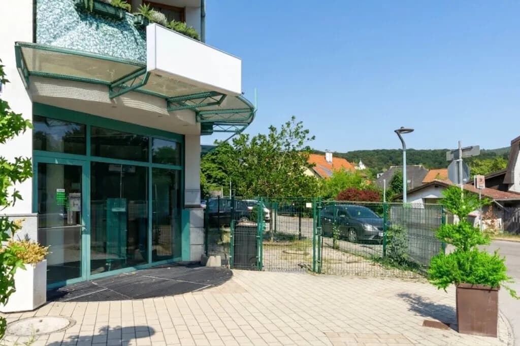 Gewerbeimmobilie mieten in Sankt Pölten Land – 219 m², € 2.430 – Bild 2 von 8
