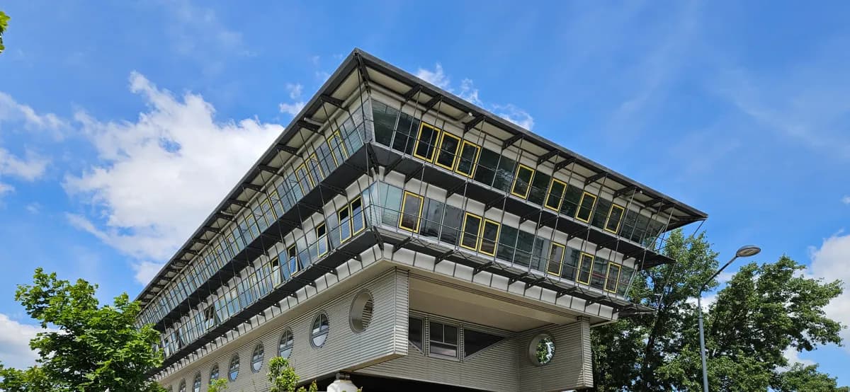 Gewerbeimmobilie mieten in Wien – 3 250 m², € 8