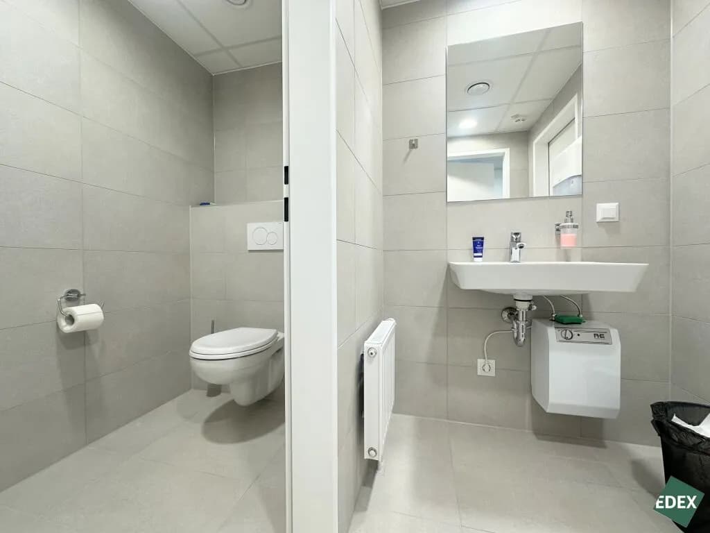 7-Zimmer-Gewerbeimmobilie mieten in Mödling – 250 m², € 4.742 – Bild 7 von 9