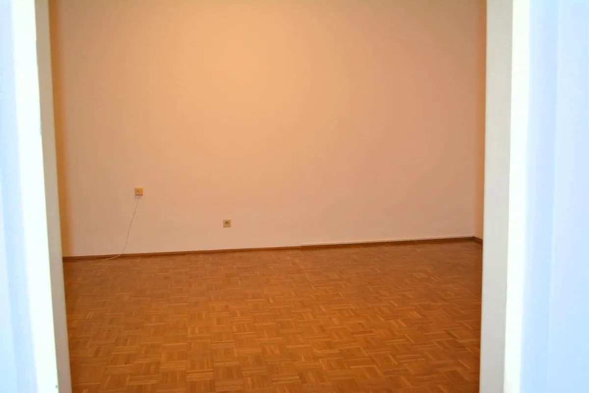 2-Zimmer-Gewerbeimmobilie mieten in Steyr – 52 m², € 256 – Bild 2 von 2