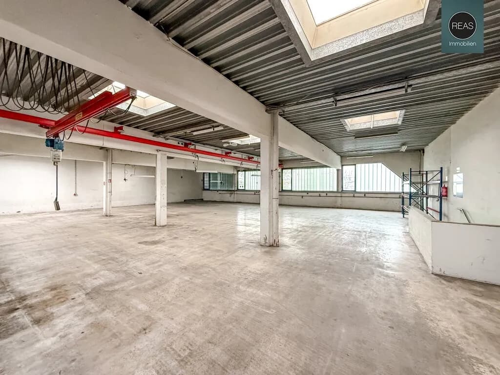 Gewerbeimmobilie mieten in Wien – 2 000 m², € 9
