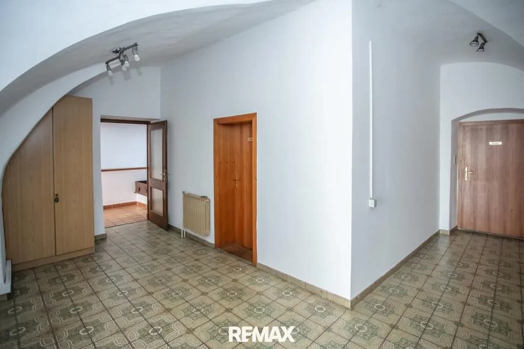 8-Zimmer-Haus kaufen in Krems an der Donau – 242 m², € 649.000 – Bild 6 von 23