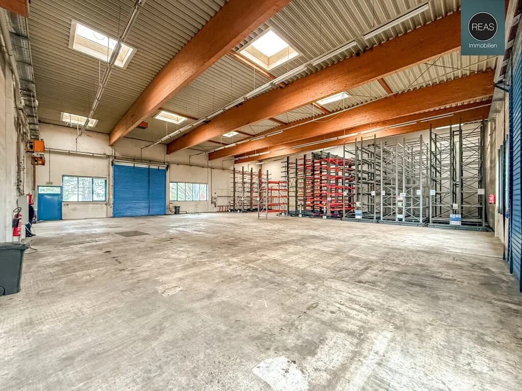 Gewerbeimmobilie mieten in Wien – 1 300 m², € 9