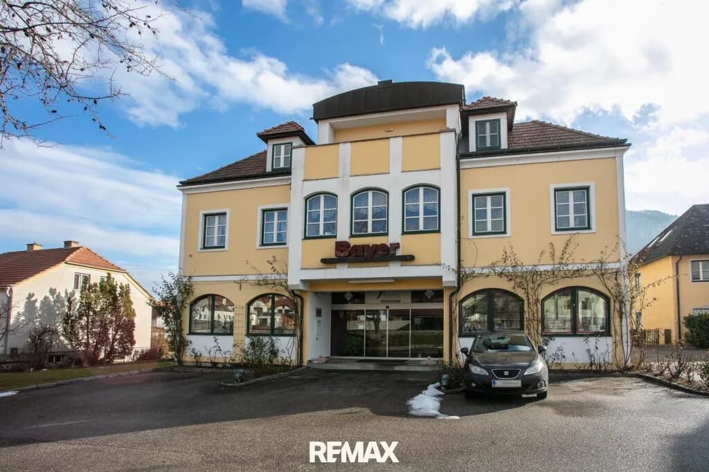 Immobilie mieten in Krems Land – 1 300 m², € 4.400