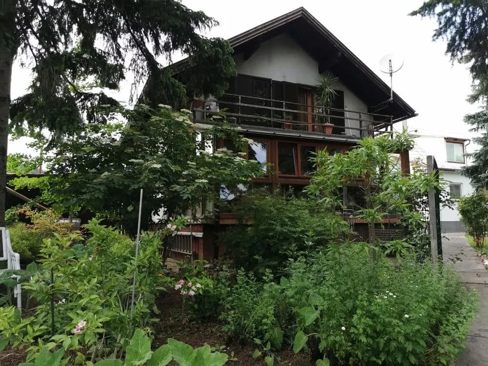 6-Zimmer-Haus mieten in Neunkirchen – 160 m², € 1.400 – Bild 3 von 36