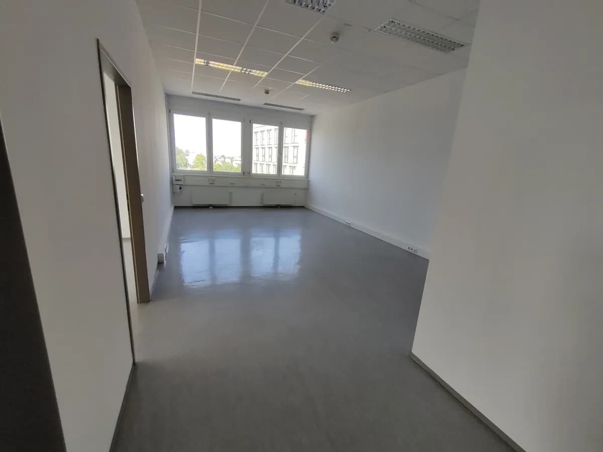 3-Zimmer-Gewerbeimmobilie mieten in Wels – 79 m², € 951 – Bild 2 von 11