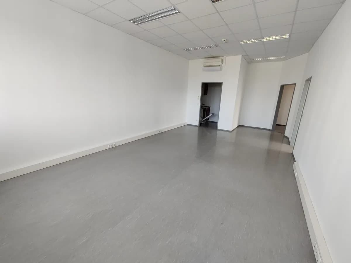 3-Zimmer-Gewerbeimmobilie mieten in Wels – 79 m², € 951 – Bild 3 von 11