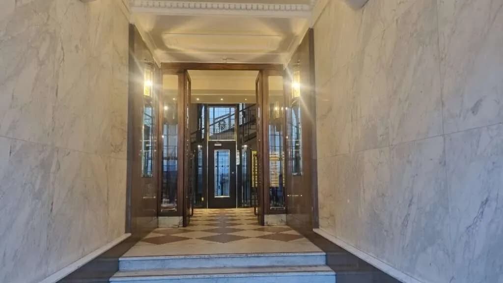Gewerbeimmobilie mieten in Wien – 491 m², € 9.594