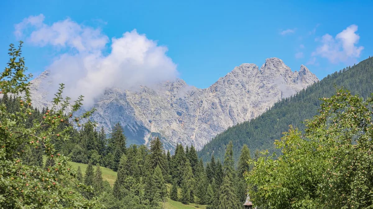 Grundstück kaufen in Kitzbühel – 1 000 m², € 950.000