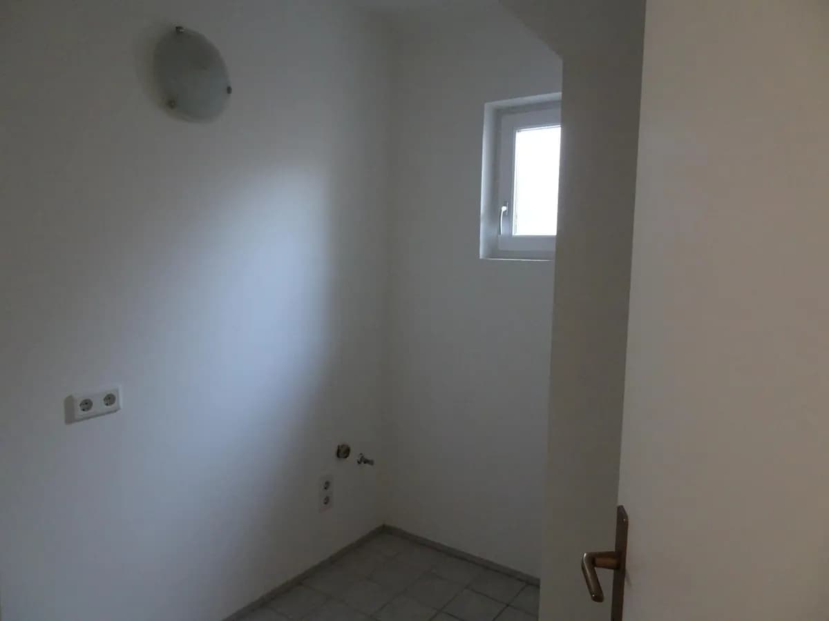 4-Zimmer-Gewerbeimmobilie mieten in Bruck-Mürzzuschlag – 100 m², € 1.272 – Bild 6 von 11