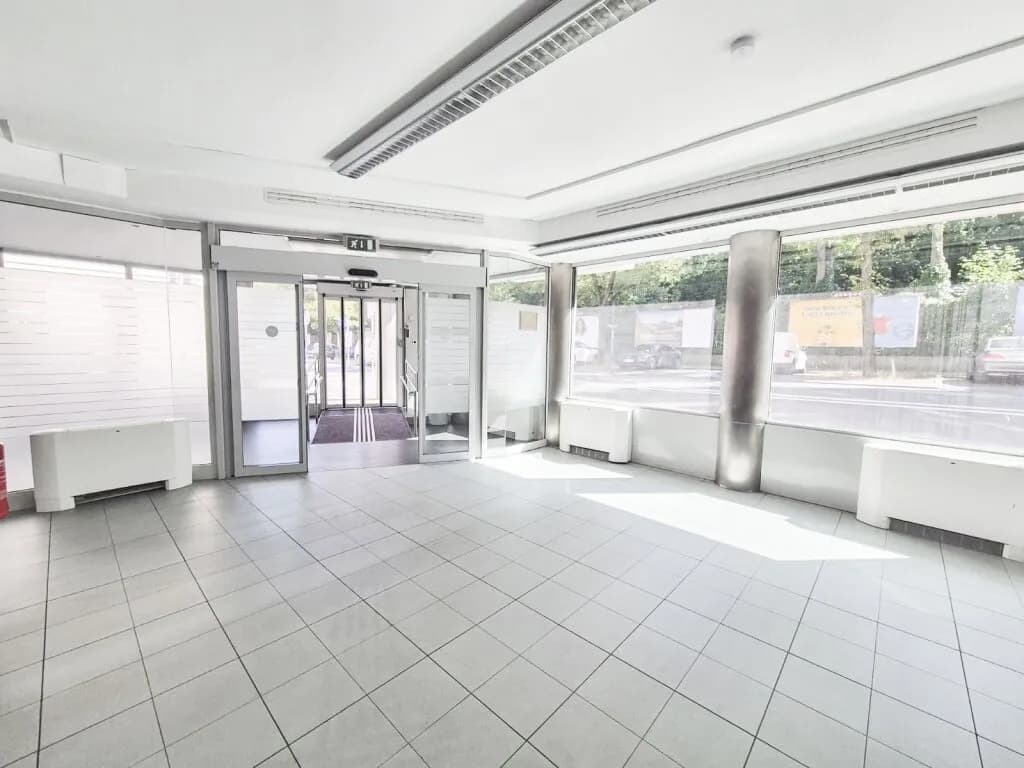 Gewerbeimmobilie mieten in Wien – 313 m², € 3.233