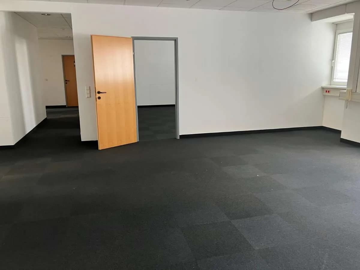 Gewerbeimmobilie mieten in Mödling – 212 m², € 2.643 – Bild 2 von 22