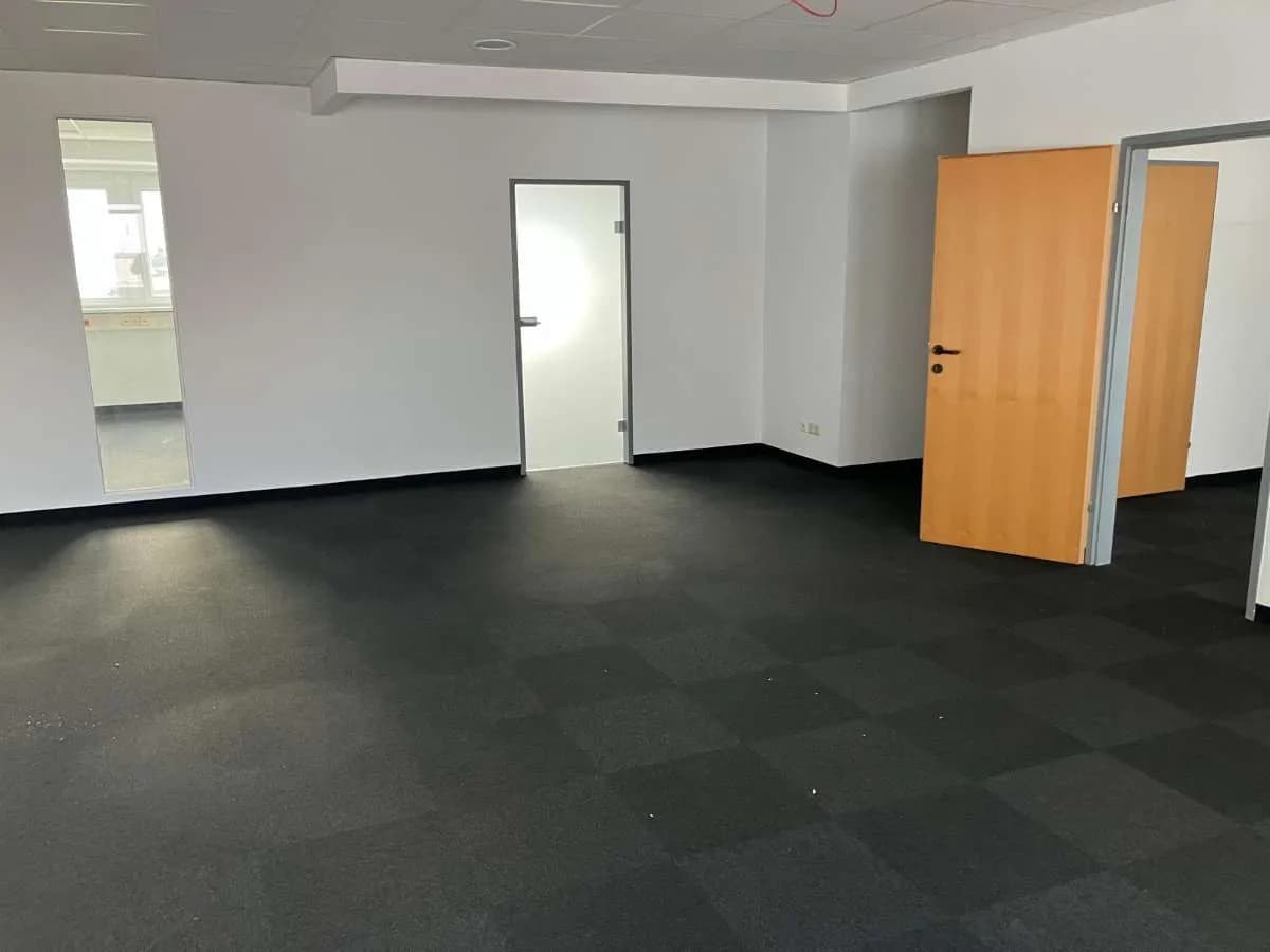 Gewerbeimmobilie mieten in Mödling – 212 m², € 2.643 – Bild 12 von 22