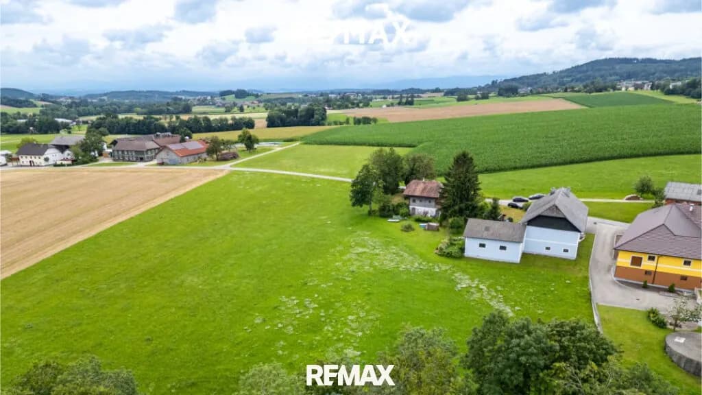 Grundstück kaufen in Vöcklabruck – 1 728 m², € 149.000