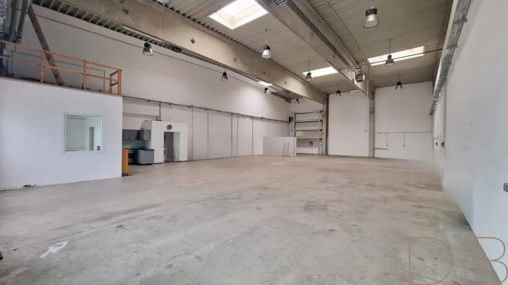 Gewerbeimmobilie mieten in Mödling – 375 m², € 3.856