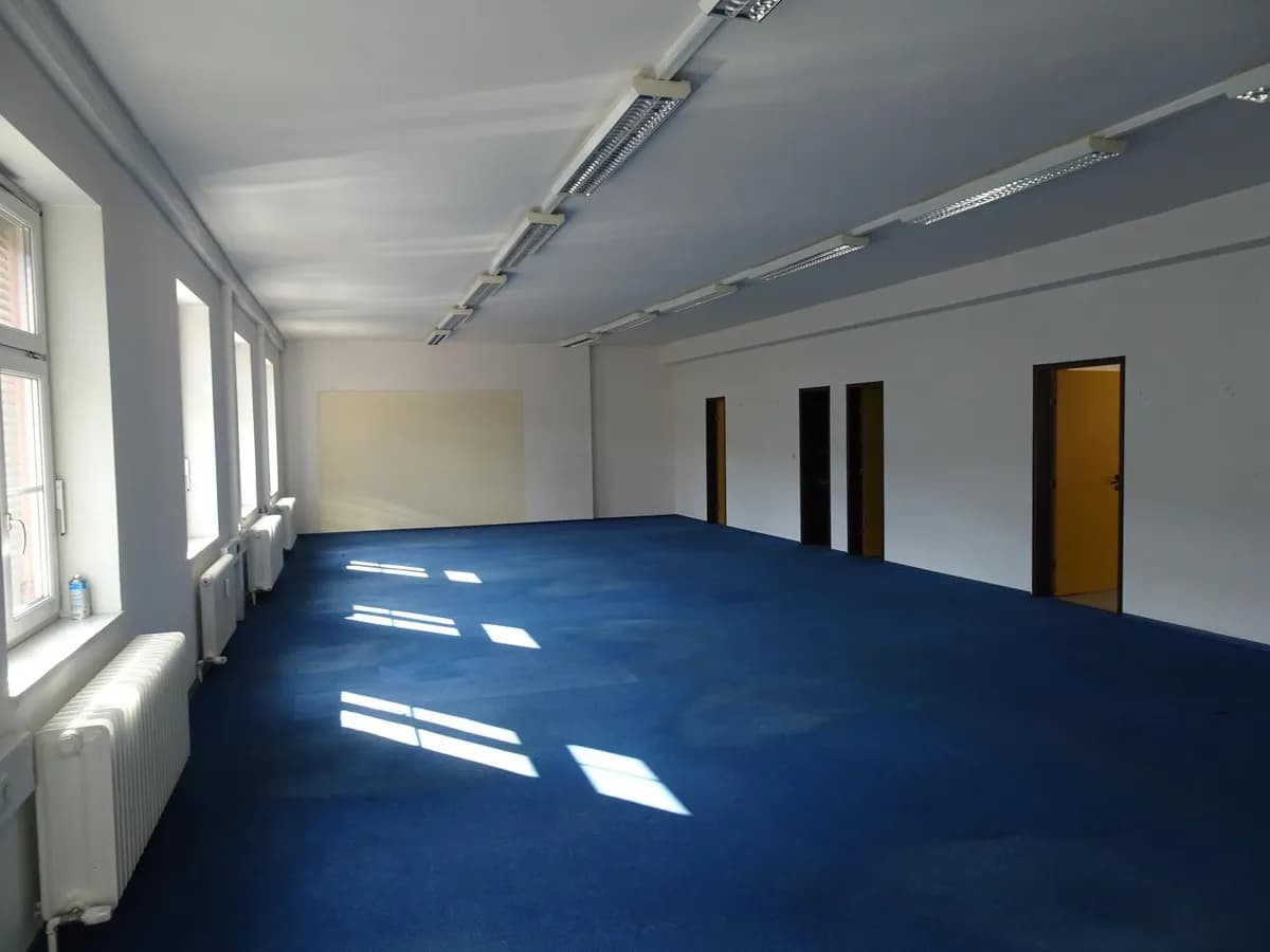 2-Zimmer-Gewerbeimmobilie mieten in Bruck-Mürzzuschlag – 150 m², € 1.904