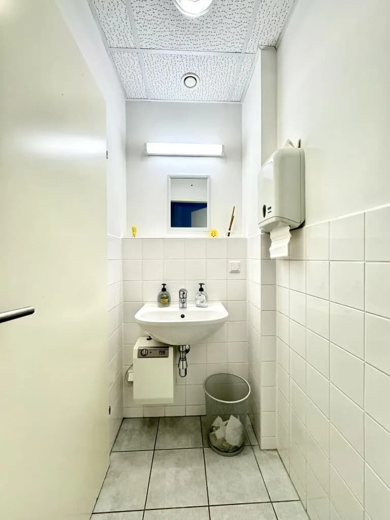 3-Zimmer-Gewerbeimmobilie mieten in Mödling – 161 m², € 9 – Bild 8 von 11