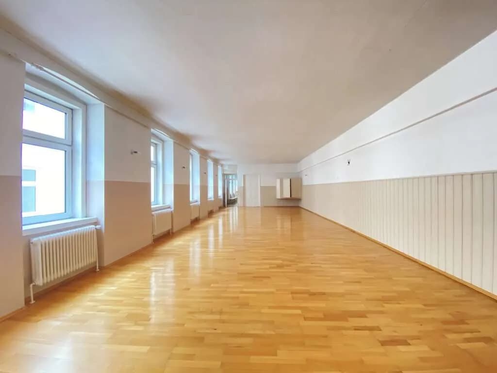 7-Zimmer-Gewerbeimmobilie mieten in Wien – 240 m², € 3.289