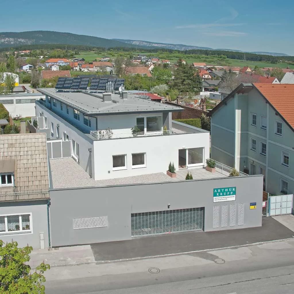 3-Zimmer-Wohnung mieten in Neunkirchen – 82 m², € 980 – Bild 2 von 3