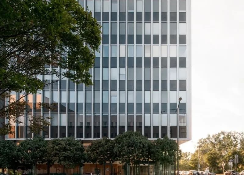 Gewerbeimmobilie mieten in Wien – 1 570 m², € 17