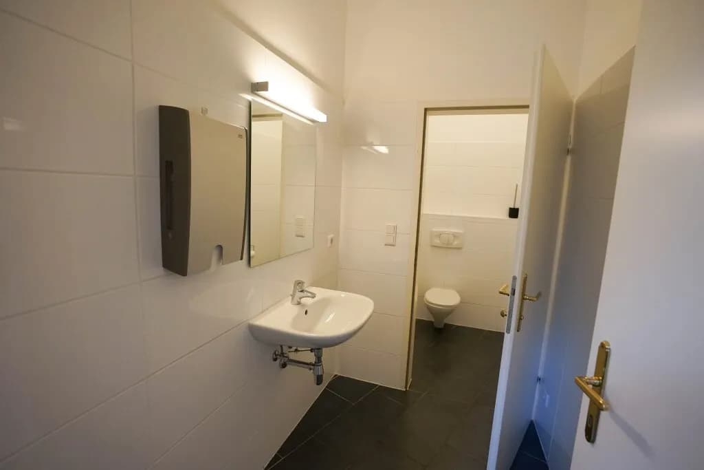 4-Zimmer-Gewerbeimmobilie mieten in Wien – 149 m², € 2.929 – Bild 9 von 11