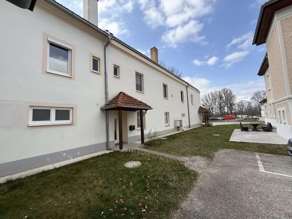 4-Zimmer-Gewerbeimmobilie mieten in Baden – 137 m², € 1.196