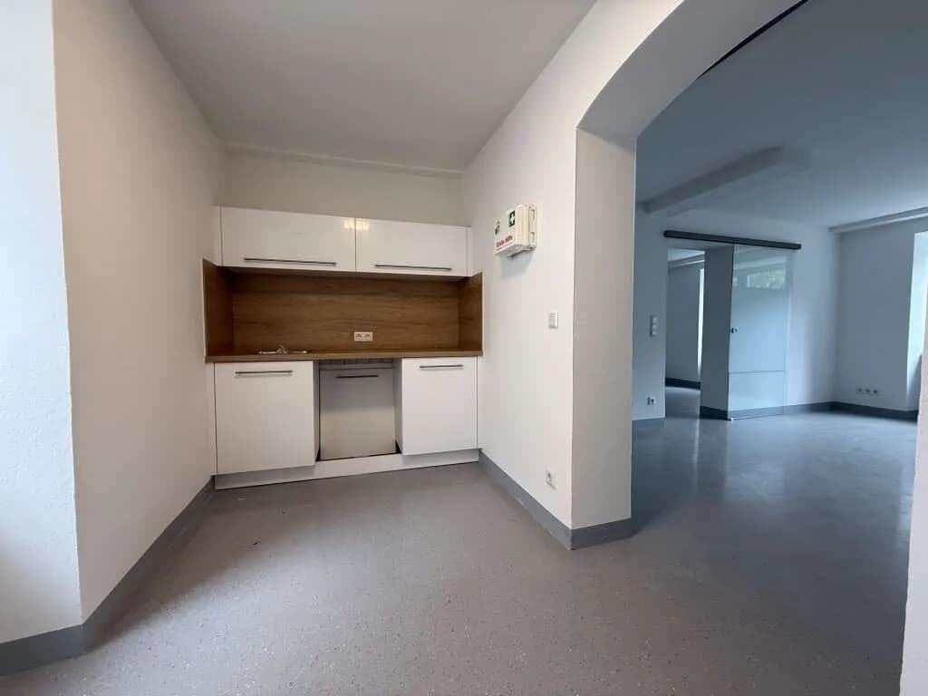 4-Zimmer-Gewerbeimmobilie mieten in Baden – 137 m², € 1.196 – Bild 5 von 9