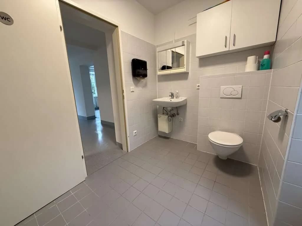 4-Zimmer-Gewerbeimmobilie mieten in Baden – 137 m², € 1.196 – Bild 9 von 9