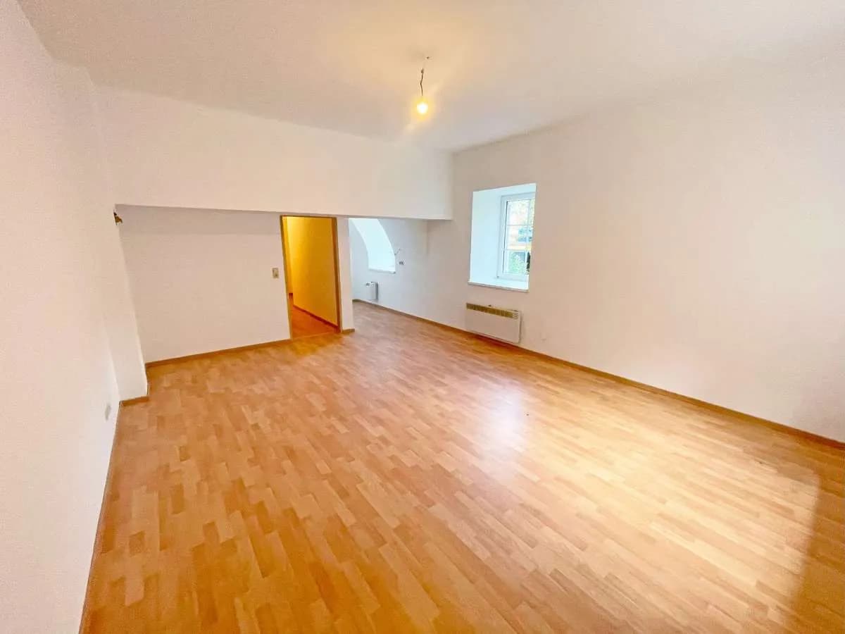 1-Zimmer-Wohnung mieten in Neunkirchen – 45,76 m², € 390