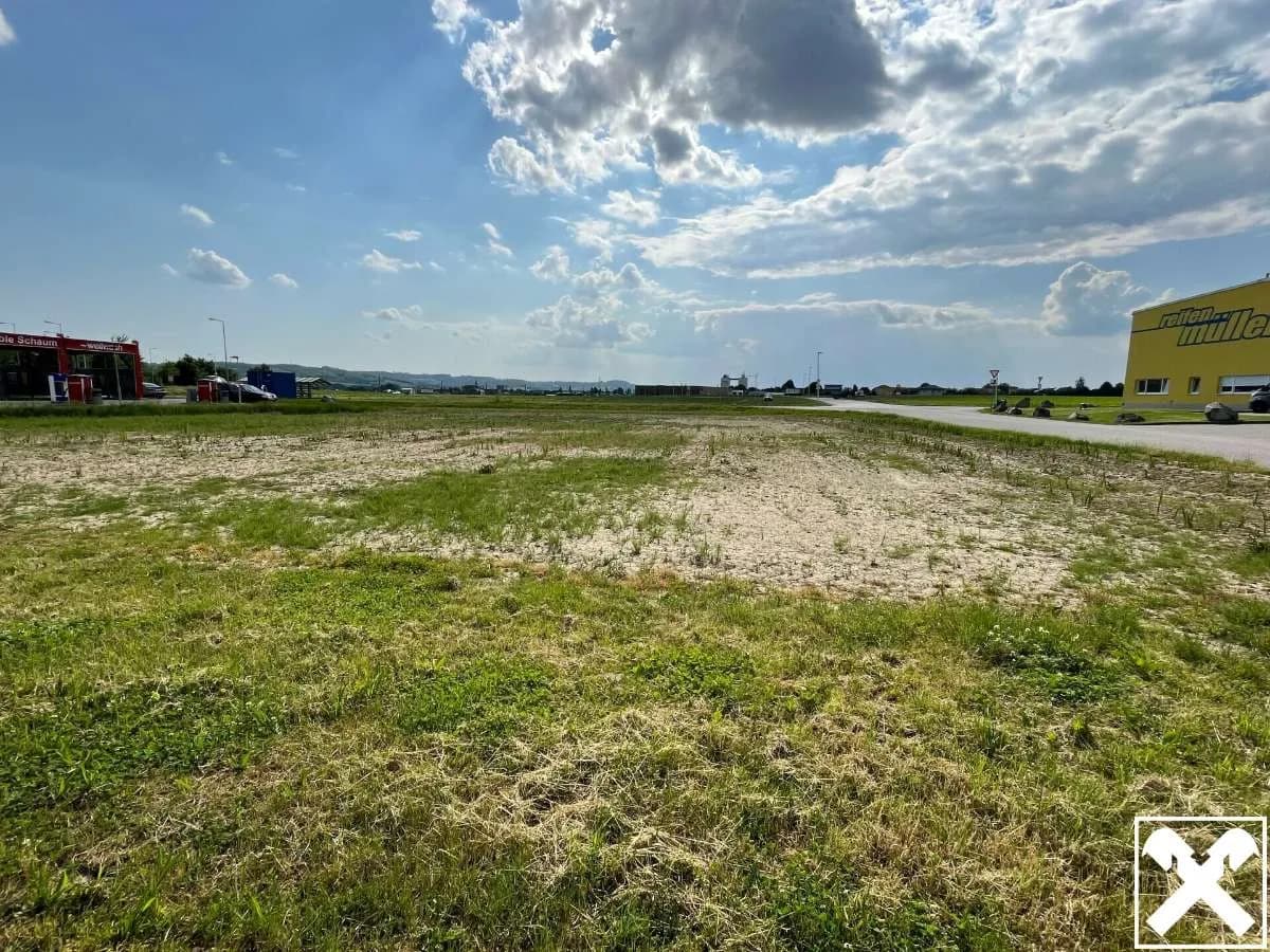 Grundstück mieten in Eferding – 1 749 m², € 1