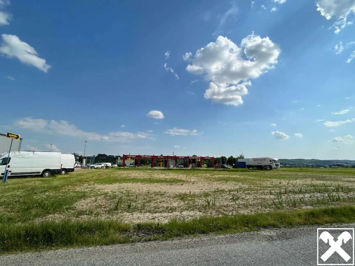 Grundstück mieten in Eferding – 1 749 m², € 1 – Bild 2 von 4