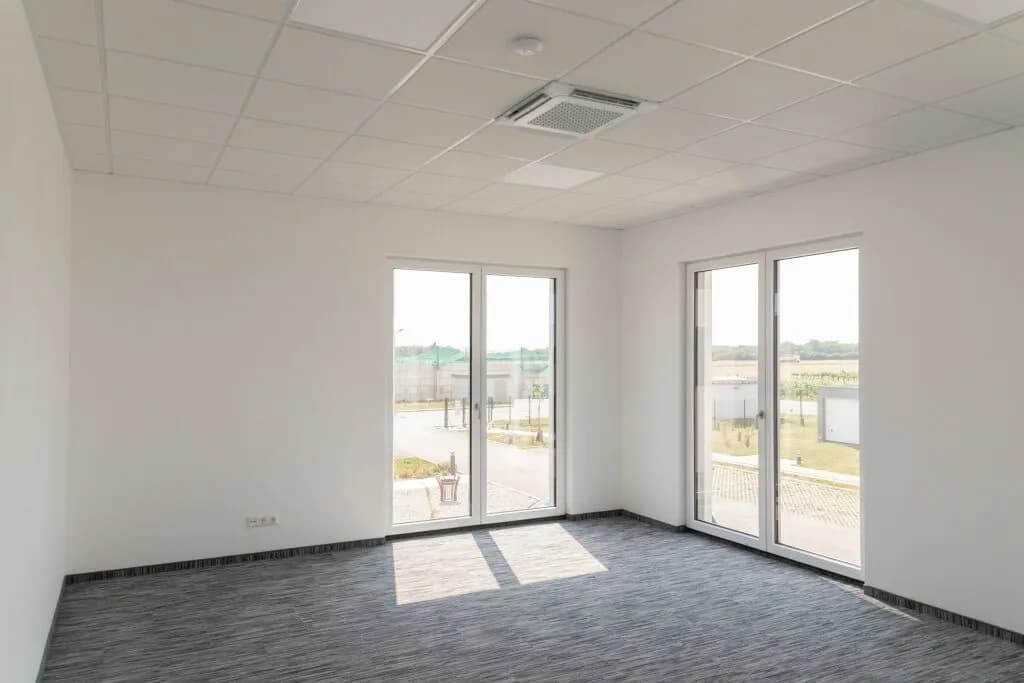 1-Zimmer-Gewerbeimmobilie mieten in Baden – 30 m², € 423 – Bild 2 von 13