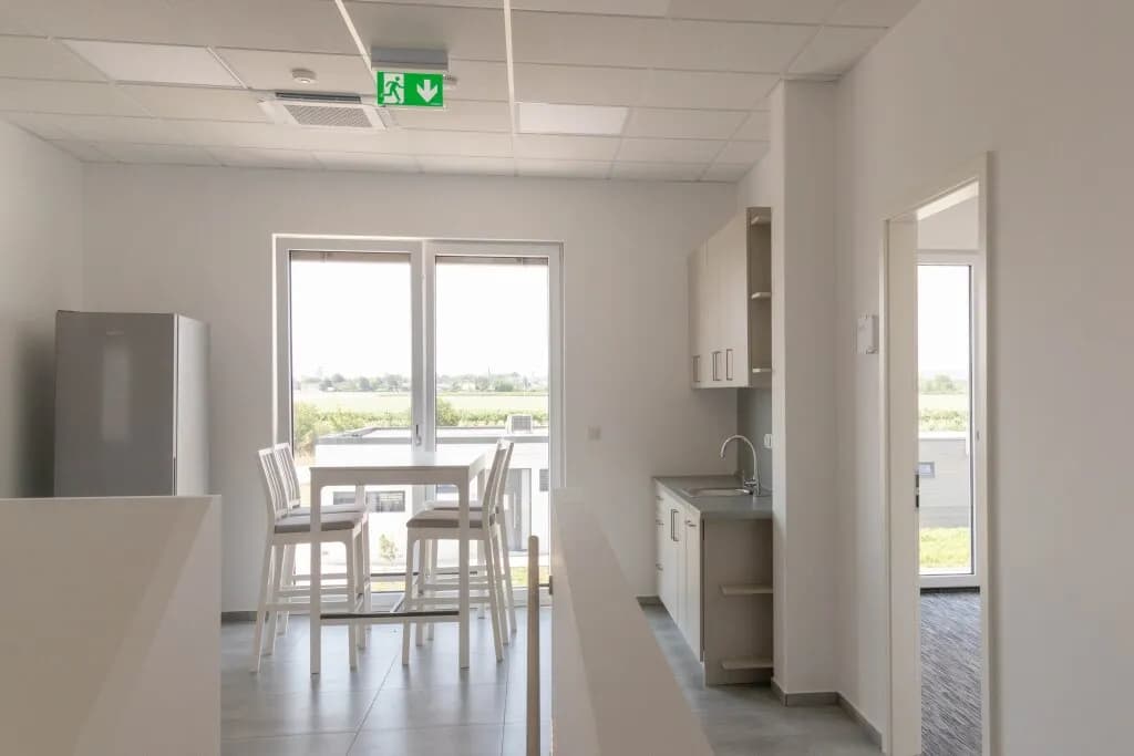1-Zimmer-Gewerbeimmobilie mieten in Baden – 30 m², € 423 – Bild 7 von 13