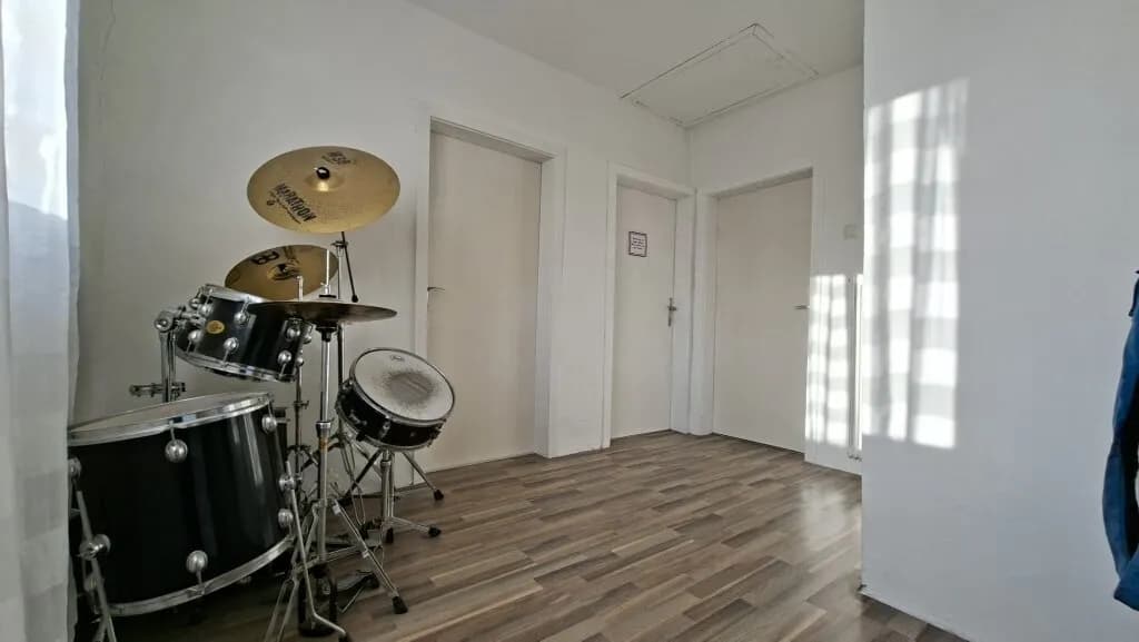 8-Zimmer-Haus kaufen in Neunkirchen – 174 m², € 279.000 – Bild 16 von 35