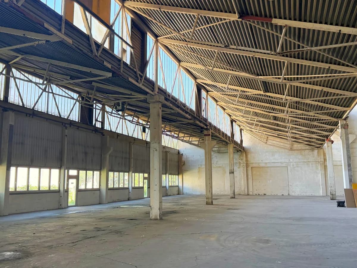 Gewerbeimmobilie mieten in Wien – 1 200 m², € 5