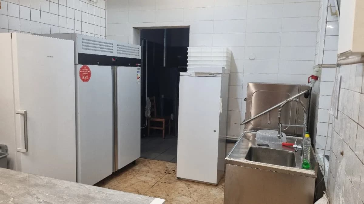4-Zimmer-Gewerbeimmobilie mieten in Wien – 175 m², € 1.500 – Bild 10 von 12