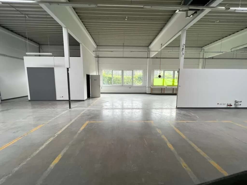 Gewerbeimmobilie kaufen in Wiener Neustadt Land – 7 270 m², € 9.800.000