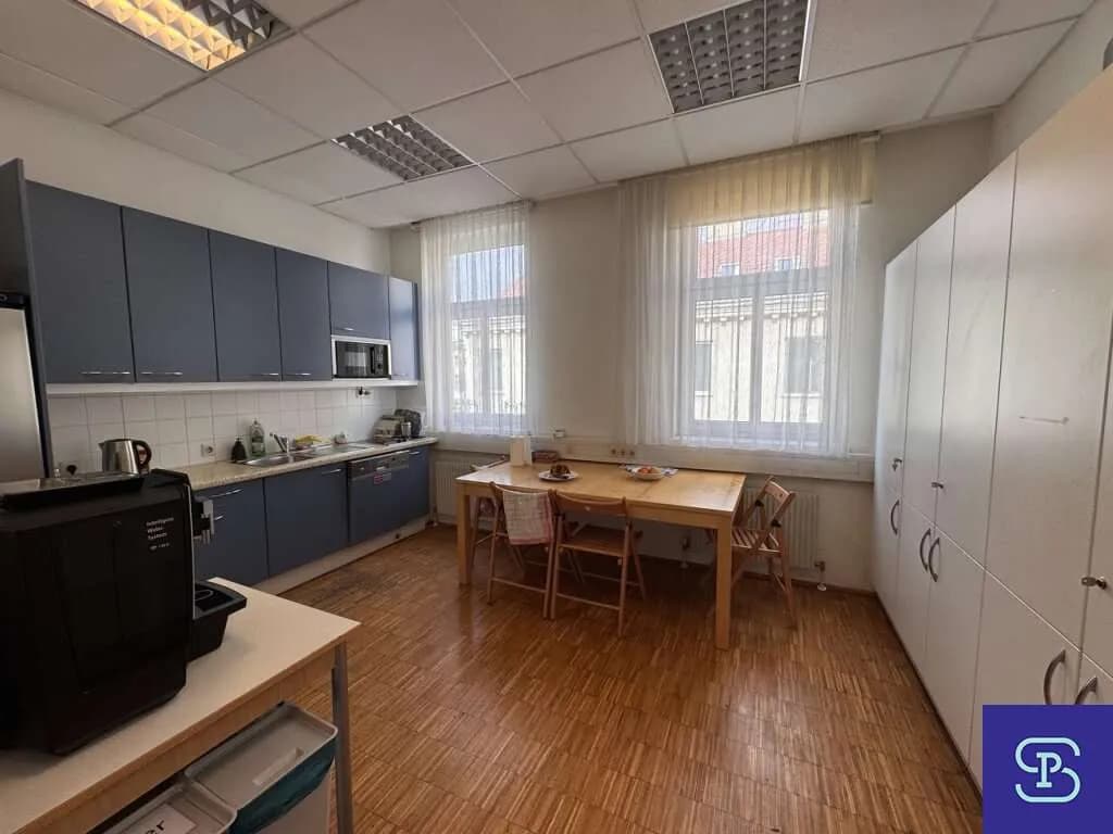 15-Zimmer-Gewerbeimmobilie mieten in Wien – 379 m², € 5.369 – Bild 20 von 25