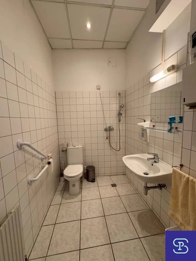 15-Zimmer-Gewerbeimmobilie mieten in Wien – 379 m², € 5.369 – Bild 23 von 25