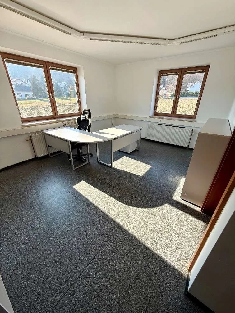 6-Zimmer-Gewerbeimmobilie mieten in Neunkirchen – 135 m², € 750