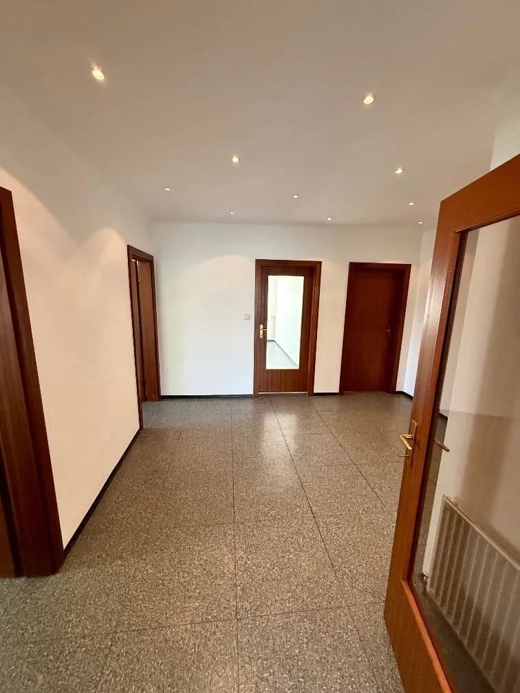 6-Zimmer-Gewerbeimmobilie mieten in Neunkirchen – 135 m², € 750 – Bild 2 von 11
