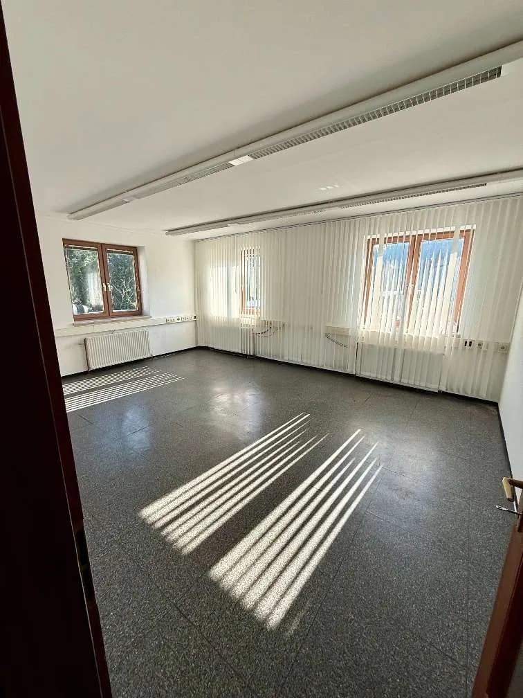 6-Zimmer-Gewerbeimmobilie mieten in Neunkirchen – 135 m², € 750 – Bild 3 von 11