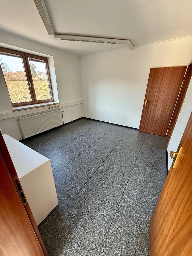 6-Zimmer-Gewerbeimmobilie mieten in Neunkirchen – 135 m², € 750 – Bild 4 von 11