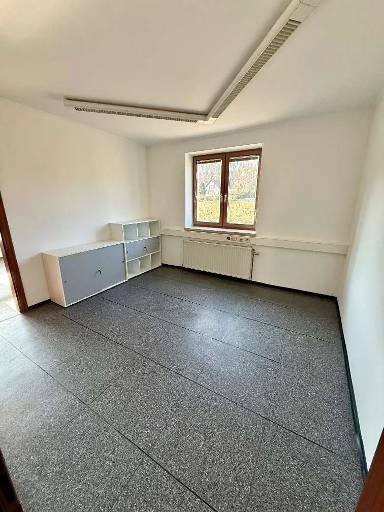 6-Zimmer-Gewerbeimmobilie mieten in Neunkirchen – 135 m², € 750 – Bild 5 von 11