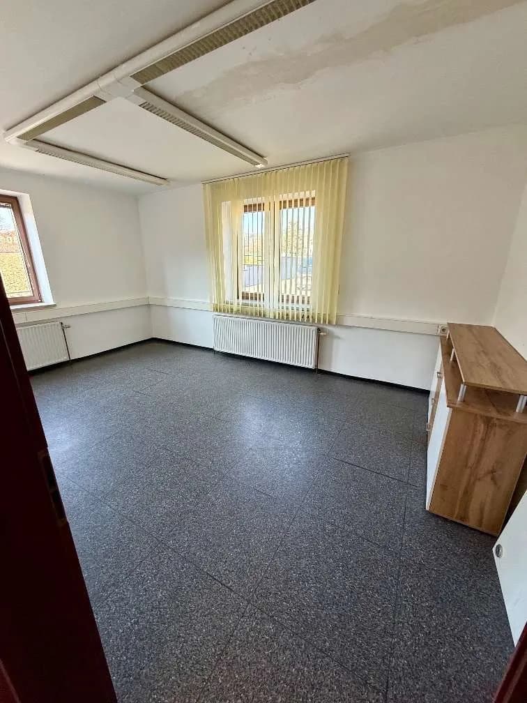 6-Zimmer-Gewerbeimmobilie mieten in Neunkirchen – 135 m², € 750 – Bild 6 von 11