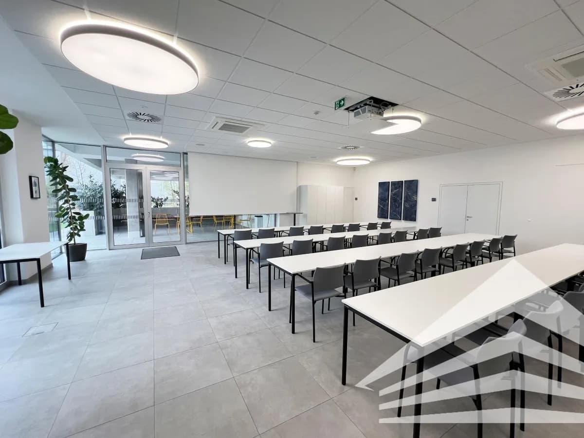13-Zimmer-Gewerbeimmobilie mieten in Linz – 604 m², € 9.311 – Bild 14 von 17