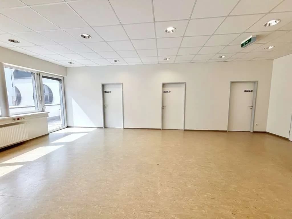 10-Zimmer-Gewerbeimmobilie mieten in Wiener Neustadt – 313 m², € 3.827